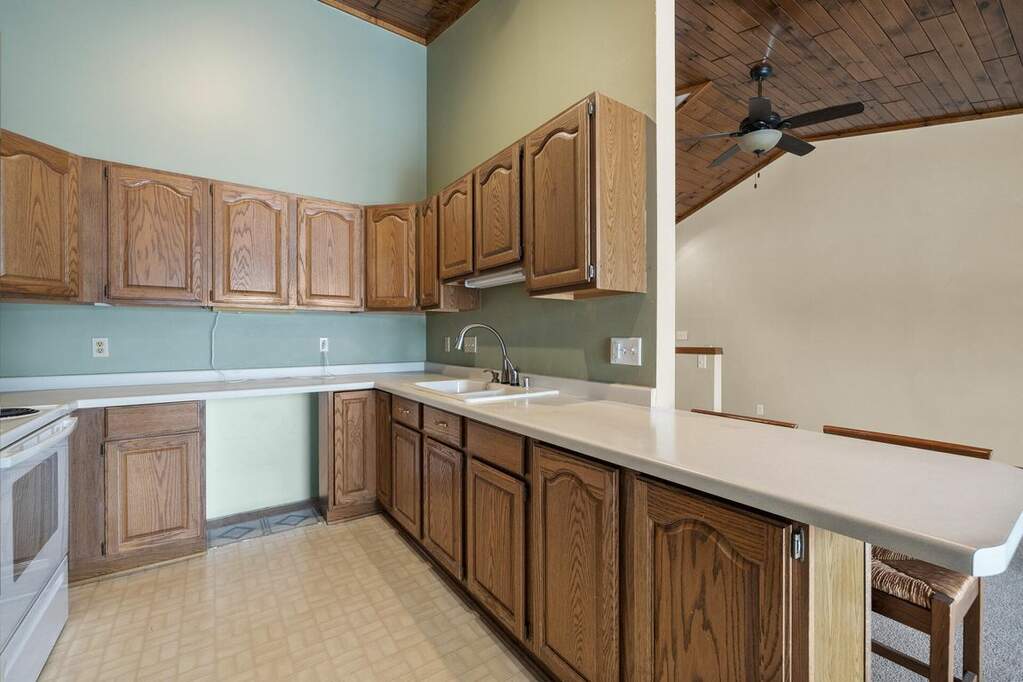 341 Scenic Ct B, Slinger, WI 53086 MLS 1861858 properties SE