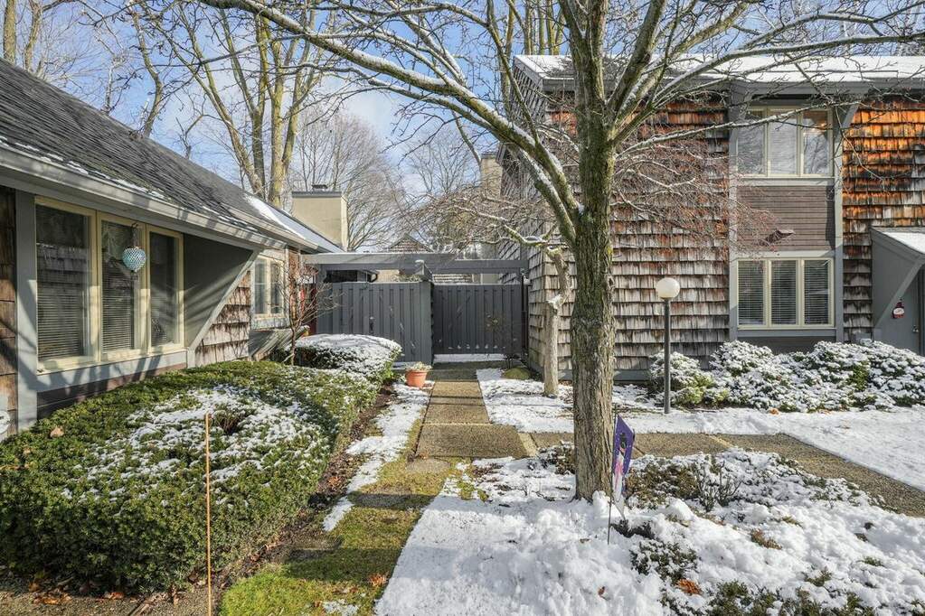 97 Woodfield Ct, Wind Point, WI 53402 MLS 1861895 properties SE