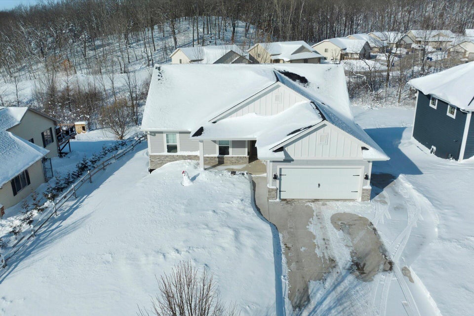 205 Glacial Dr, Slinger, WI 53086 MLS 1862388 properties SE Wisconsin
