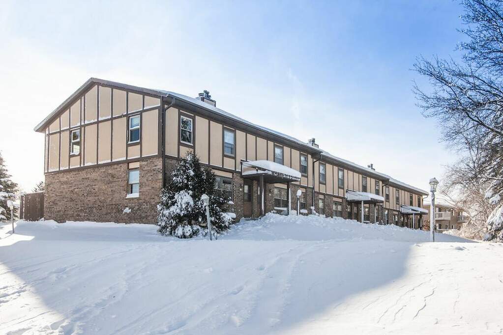 528 Manchester Ln, Hartland, WI 53029 MLS 1862391 properties SE