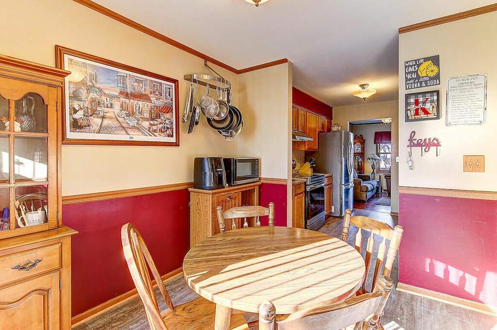 528 Manchester Ln, Hartland, WI 53029 MLS 1862391 properties SE