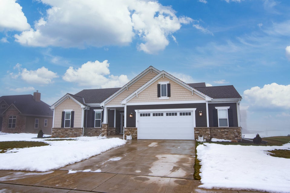 681 Spur Rd, Slinger, WI 53086 MLS 1863482 properties SE Wisconsin