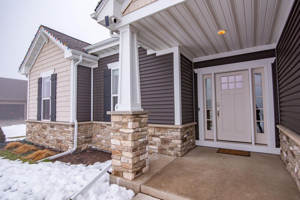 681 Spur Rd, Slinger, WI 53086 MLS 1863482 properties SE Wisconsin