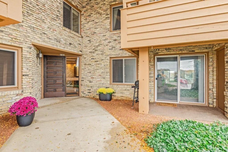 2101 W Good Hope Rd 104, Milwaukee, WI 53209 MLS 1865081