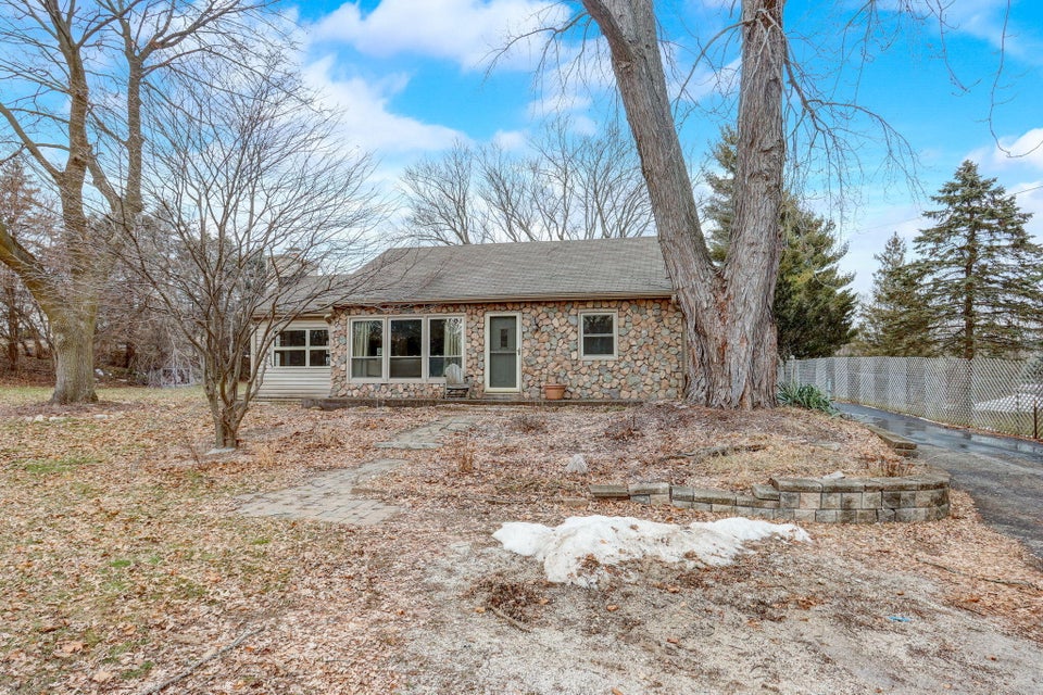 3416 Summit Ave, Waukesha, WI 53188 MLS 1865219 properties SE