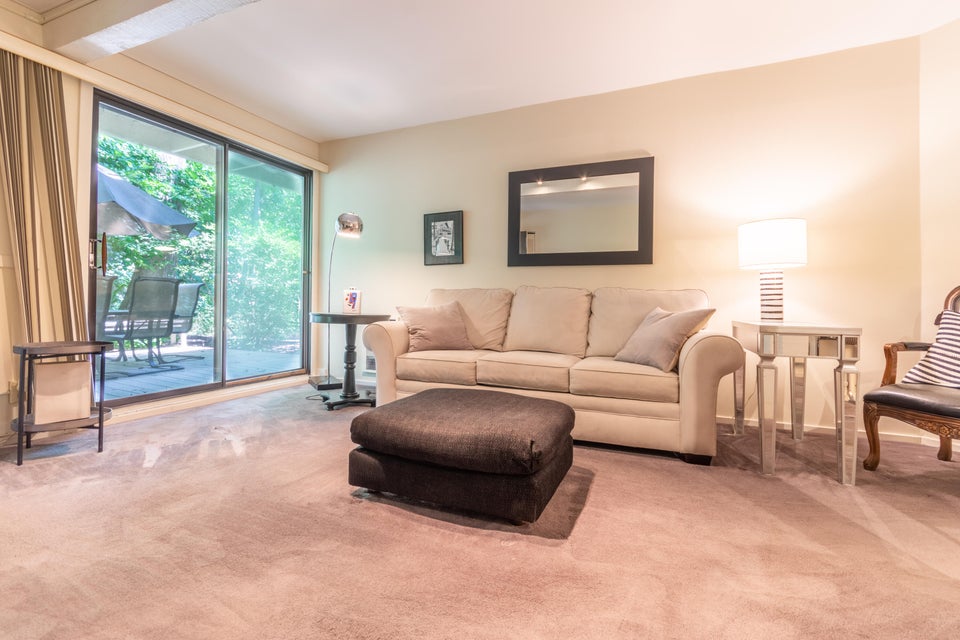 307 Deerpath E B, Fontana, WI 53125 MLS 1865327 properties SE