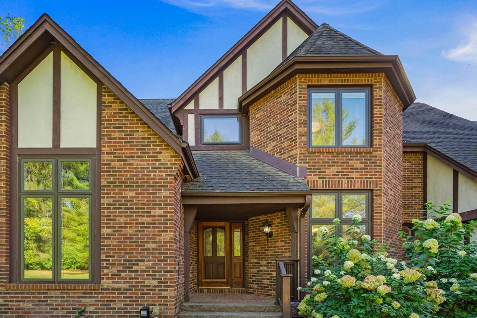 1725 W Fairy Chasm Rd, River Hills, WI 53217 MLS 1866288