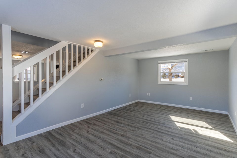 555 W Oakwood Rd, Oak Creek, WI 53154 MLS 1866295 properties SE