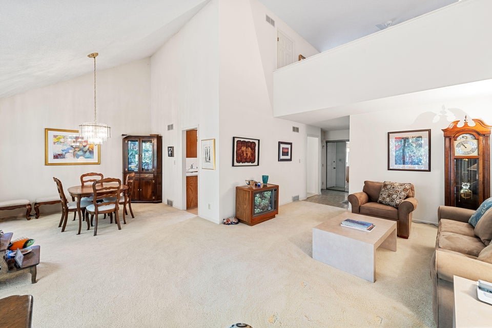 648 W Evergreen Ct 67, Bayside, WI 53217 MLS 1868028 properties