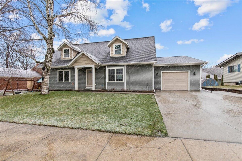 704 Moraine Ct, Kewaskum, WI 53040 MLS 1868764 properties SE