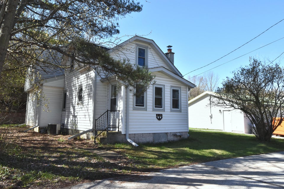 3541 Circle Dr, Hubertus, WI 53033 MLS 1869551 properties SE