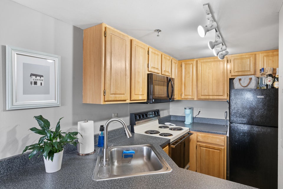 270 E Highland Ave 647, Milwaukee, WI 53202 MLS 1870606