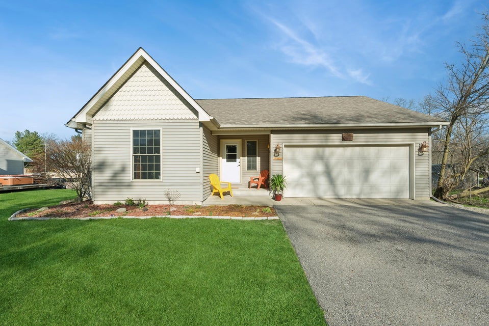 N1180 Sandalwood Dr, Genoa City, WI 53128 | MLS# 1871013 | @properties ...