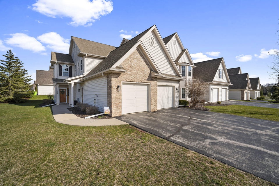 1824 Stoney Ln, Slinger, WI 53086 MLS 1871138 properties SE Wisconsin