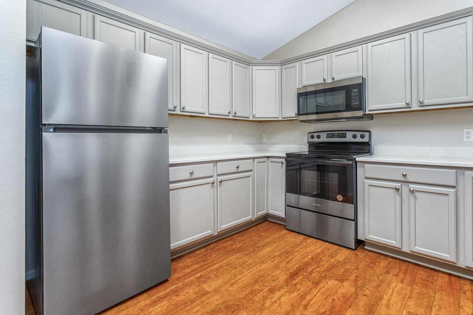 W1062 Marietta Ave 302, Ixonia, WI 53036 MLS 1871182 properties