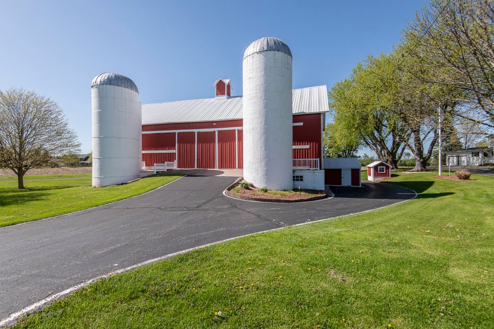 2 at W1048 Concord Center Dr, Sullivan, WI 53178