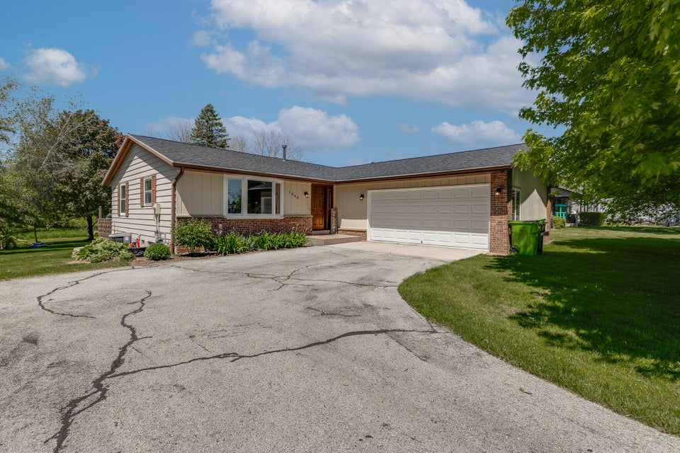 1240 Audubon Rd, Howards Grove, WI 53083 MLS 1875425 properties