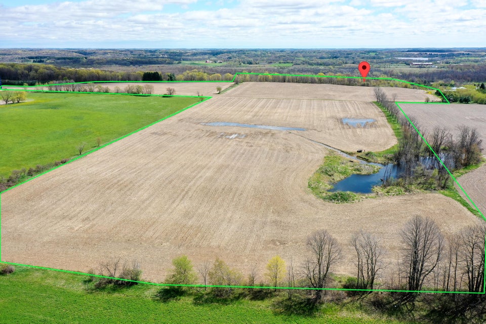 7961 Town Hall Rd, Kewaskum, WI 53040 MLS 1876987 properties SE