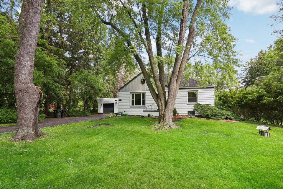 13316 W Forest Dr, New Berlin, WI 53151 MLS 1877455 properties SE