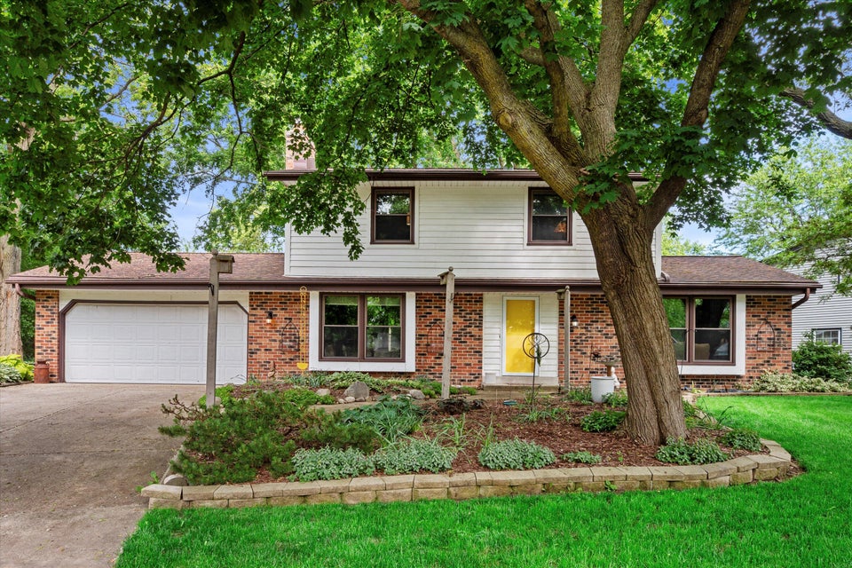 1159 Rainbow Ct, Mukwonago, WI 53149 MLS 1878011 properties SE