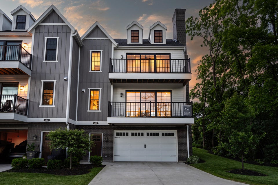 402 Main St, Delafield, WI 53018 MLS 1878591 properties SE Wisconsin