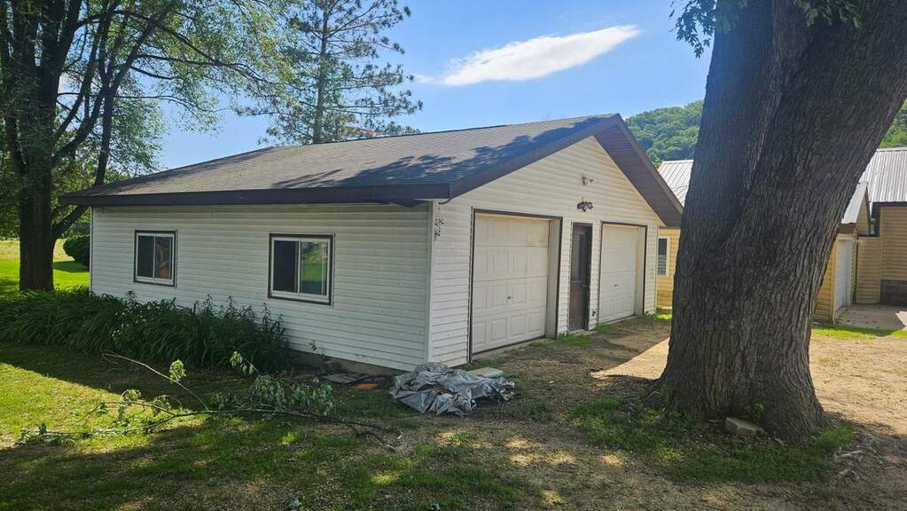 203 N Elizabeth St, Readstown, WI 54652 MLS 1879450 properties SE