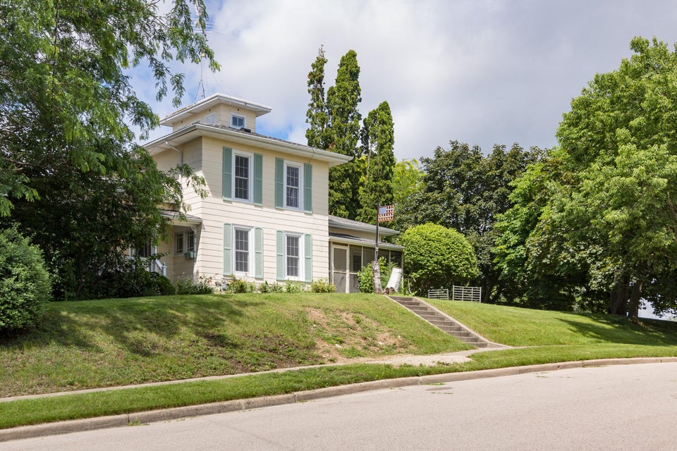 512 Lynn St, Horicon, WI 53032 MLS 1881089 properties SE Wisconsin