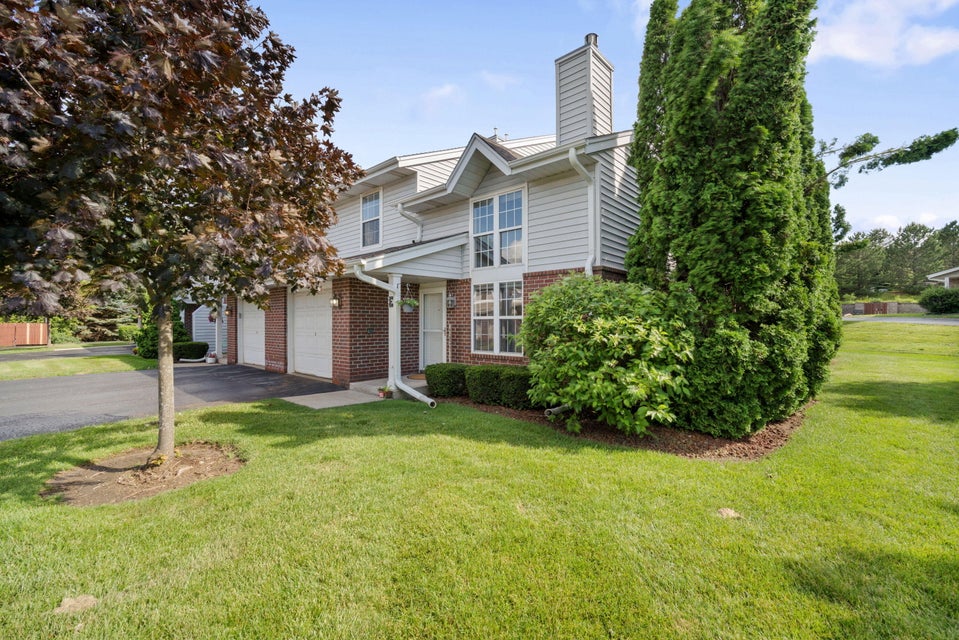 641 Westfield Way E, Pewaukee, WI 53072 MLS 1881526 properties