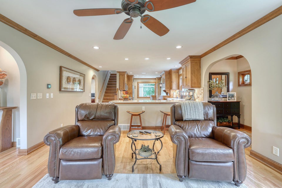 920 Amy Belle Ln, Hubertus, WI 53033 MLS 1881642 properties SE