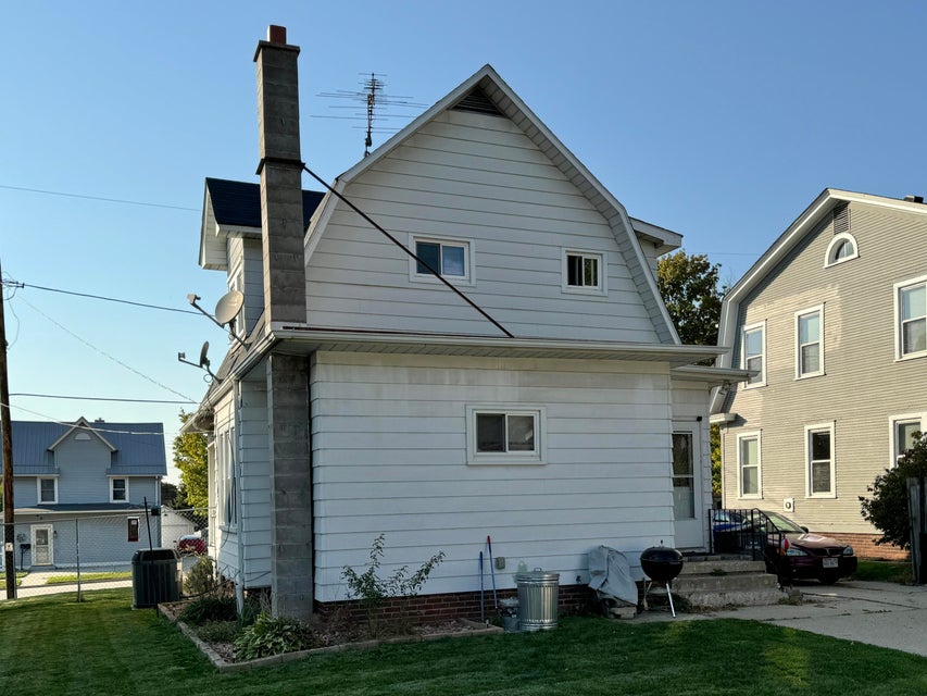 313 S Church St, Watertown, WI 53094 MLS 1895909 properties SE