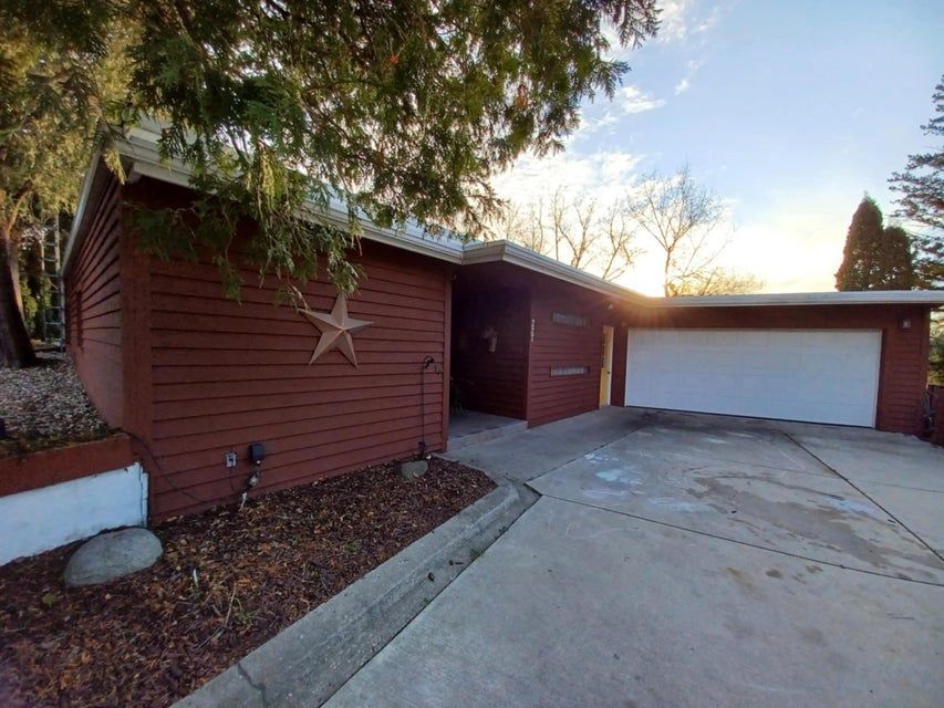 227 North Ave at 227 North Ave, Watertown, WI 53098