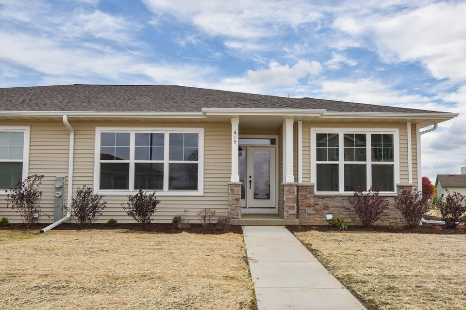 EUP_9300-2 at 615 Hunter Oaks Blvd #B, Watertown, WI 53094