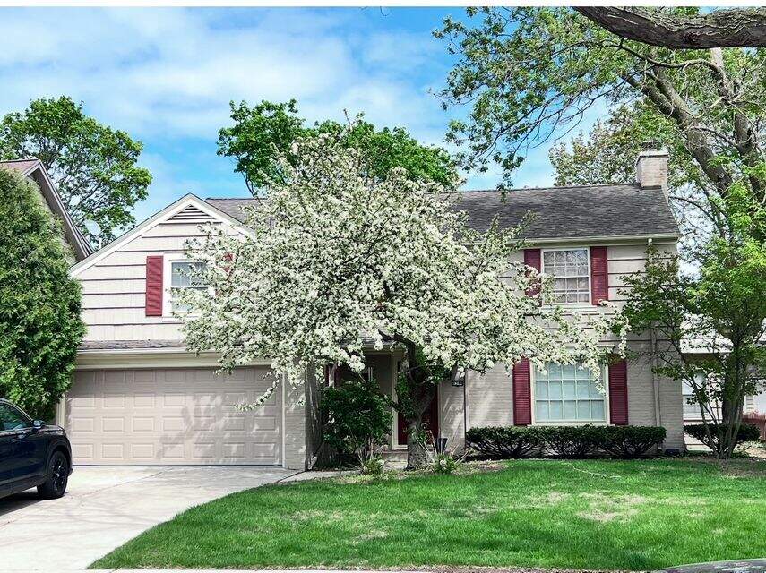 6344 N Berkeley Blvd