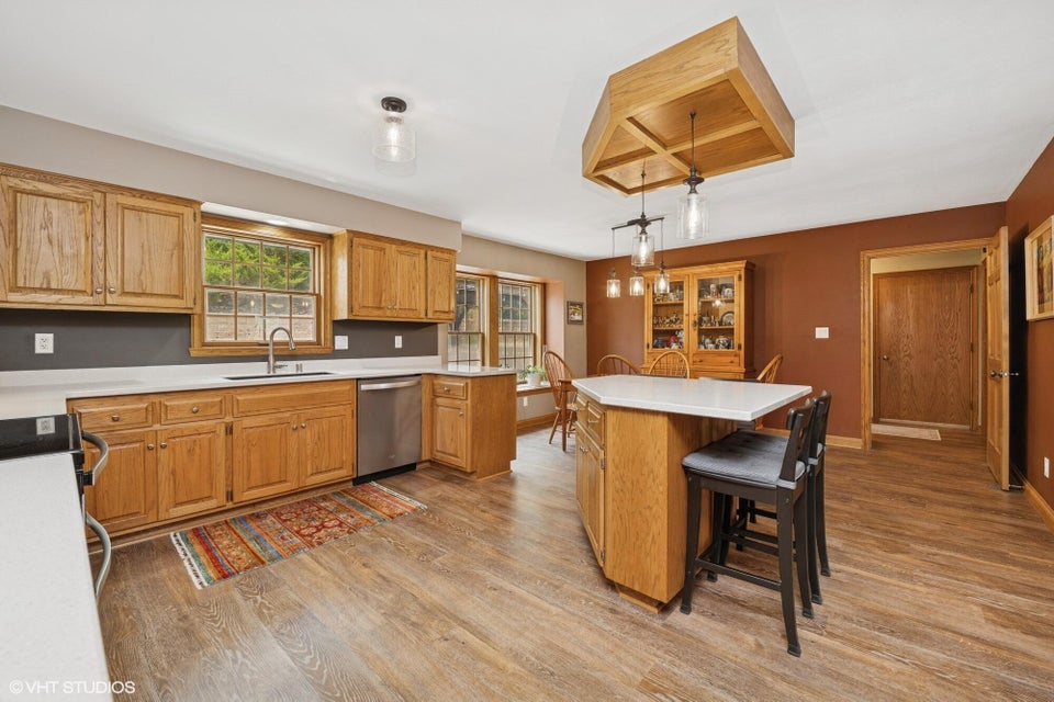 □ ○ △ . 7967 S 67th St, Franklin, WI 53132 | MLS# 1930693