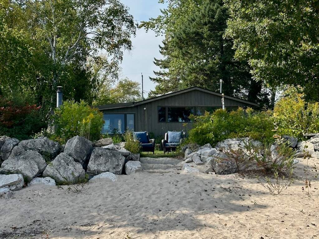 7104 Sauk Trail Beach Rd