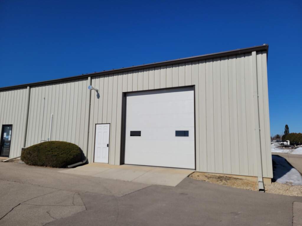 505 S Nathan Ln #4B, Elkhorn, WI 53121 - More