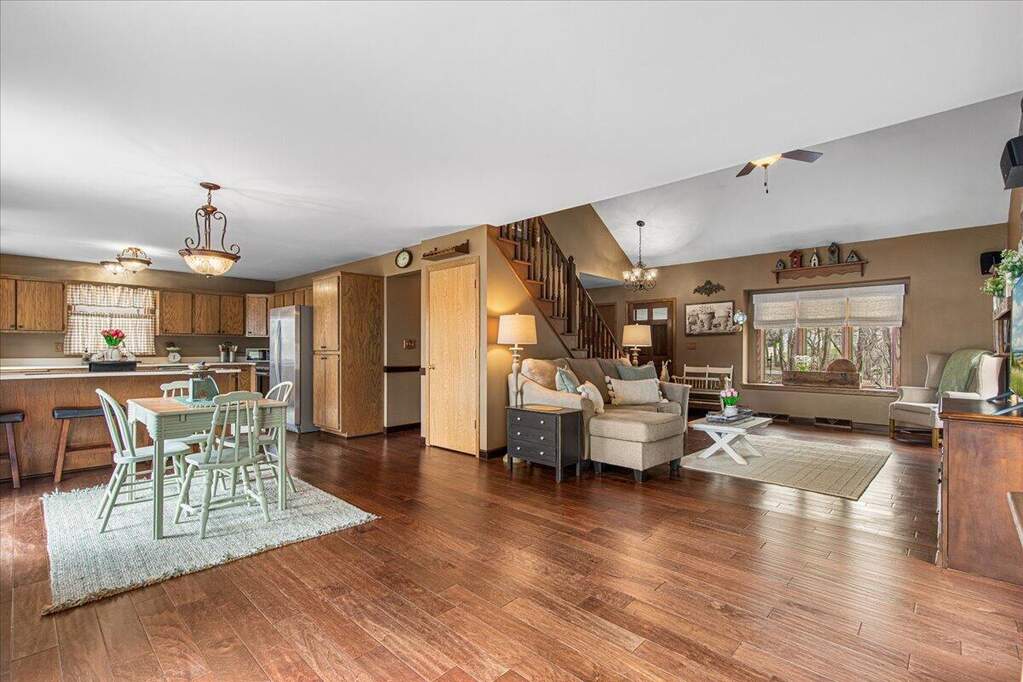 809 Amy Belle Lake Rd, Hubertus, WI 53033 | MLS# 1955204 | @properties ...