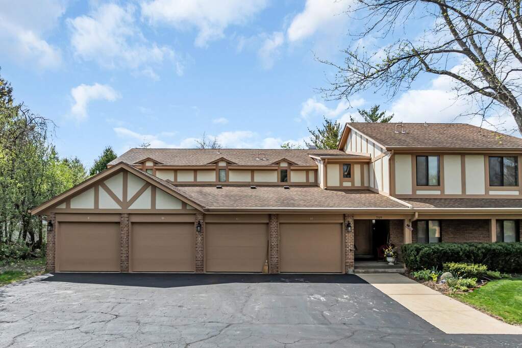 709 S Lake Shore Dr #4H, Lake Geneva, WI 53147 - View 2
