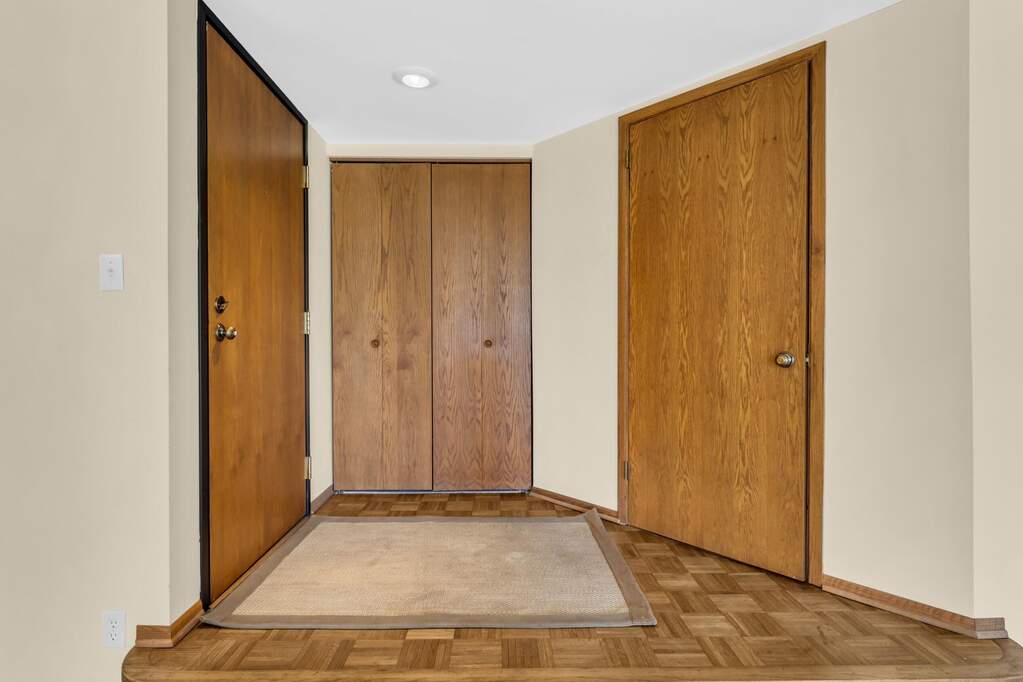 709 S Lake Shore Dr #4H, Lake Geneva, WI 53147 - More