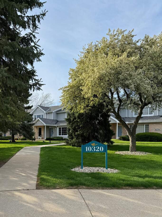 10320 W Whitnall Edge Cir #E, Franklin, WI 53132 - View 2