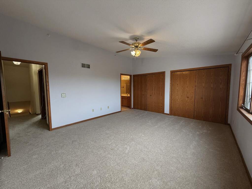 10320 W Whitnall Edge Cir #E, Franklin, WI 53132 - More