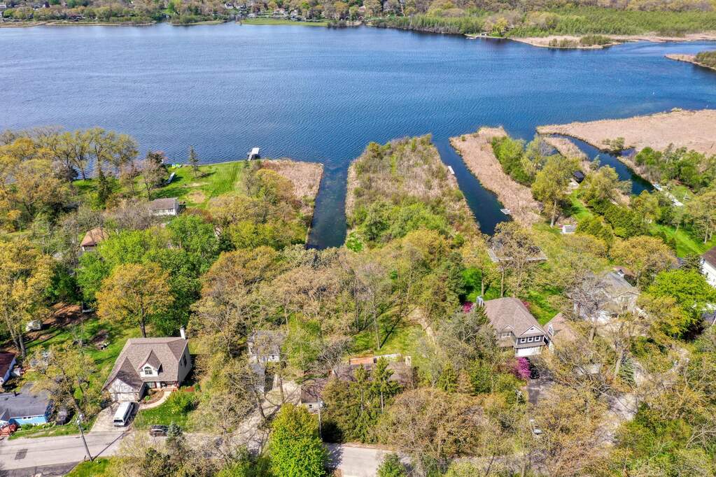 3513 Ridge Dr, Hartland, WI 53029 - View 2