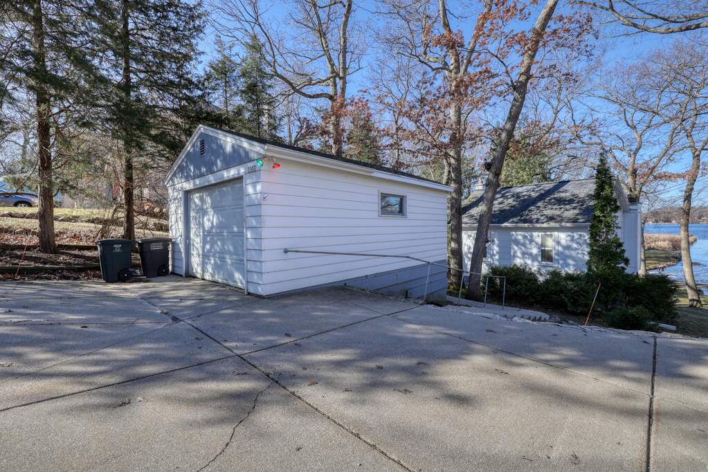 3513 Ridge Dr, Hartland, WI 53029 - View 6