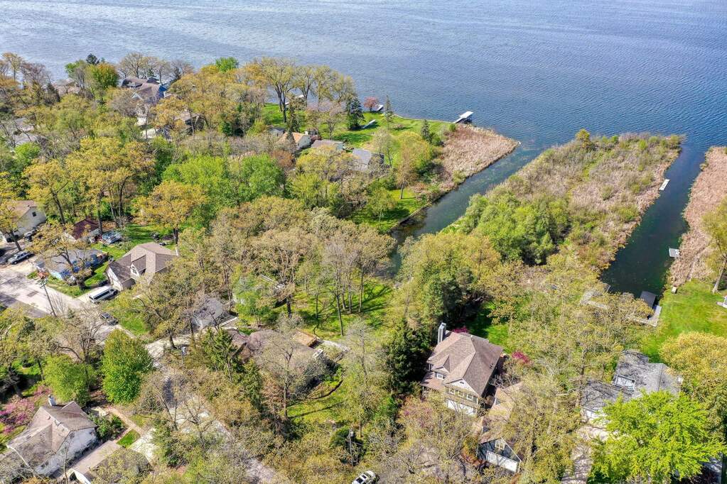 3513 Ridge Dr, Hartland, WI 53029 - More