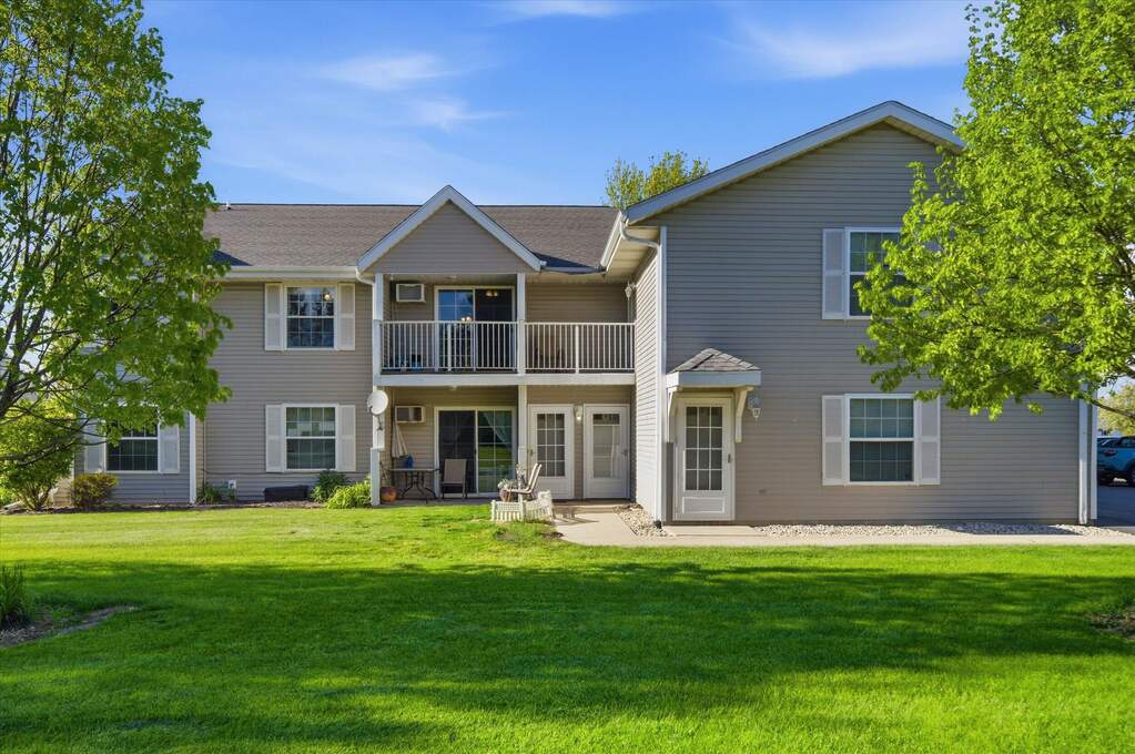 354 Minz Park Cir #4, West Bend, WI 53095, West Bend