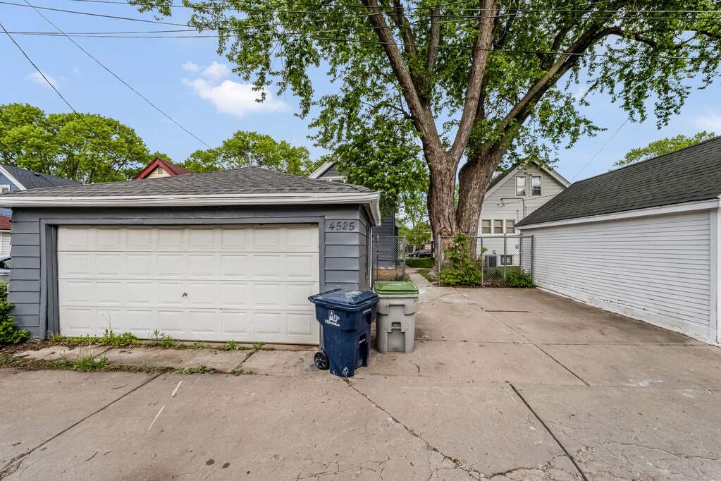 4525 N 28th St, Milwaukee, WI 53209 - More