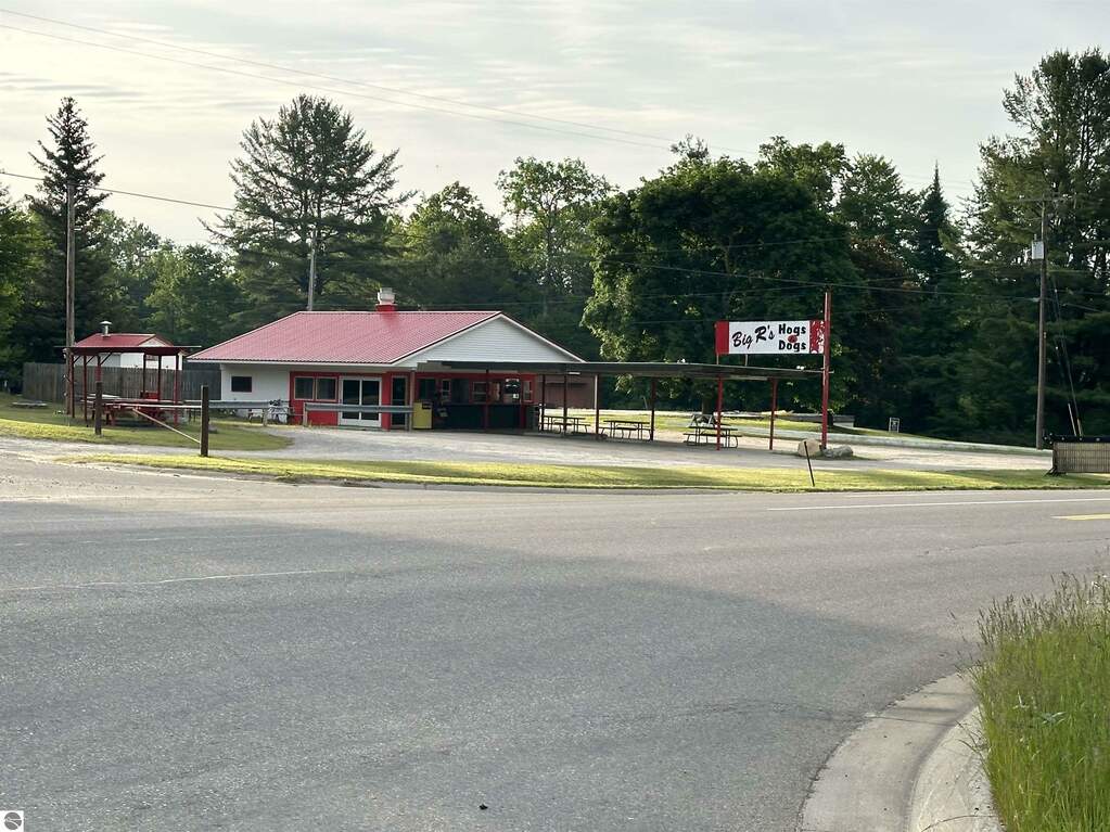 1876 W Ludington Drive, Farwell, MI 48622 MLS 1922994 properties