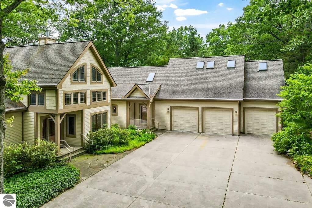 6757 Edgewater Drive, Honor, MI 49640 MLS 1923315 properties REMI