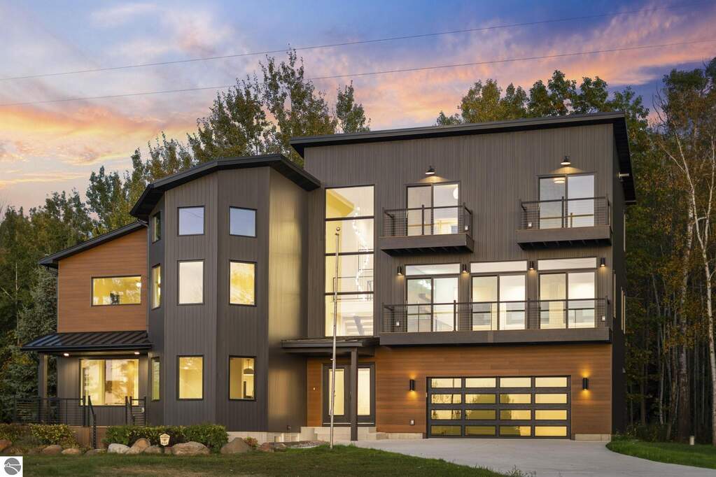 10191 Peninsula Drive, Traverse City, MI 49686, Traverse City