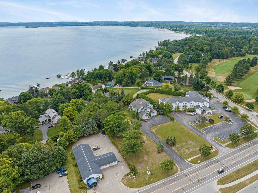 840 Petoskey Avenue, Charlevoix, MI 49720, Charlevoix